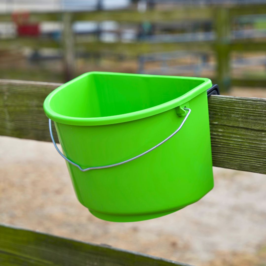 Hanging Feed Trough with LId 3 Gallons