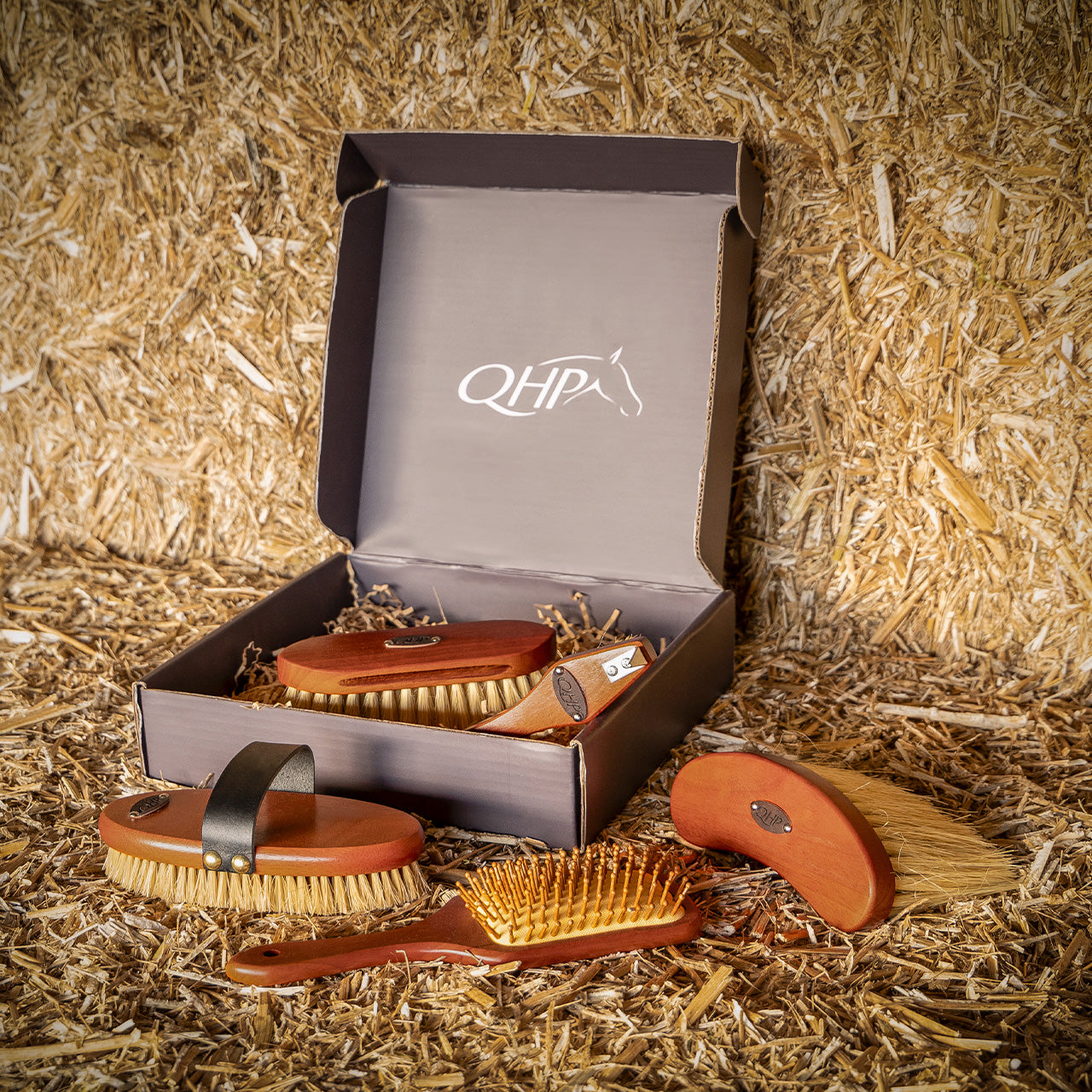 Royal Wooden Grooming Set